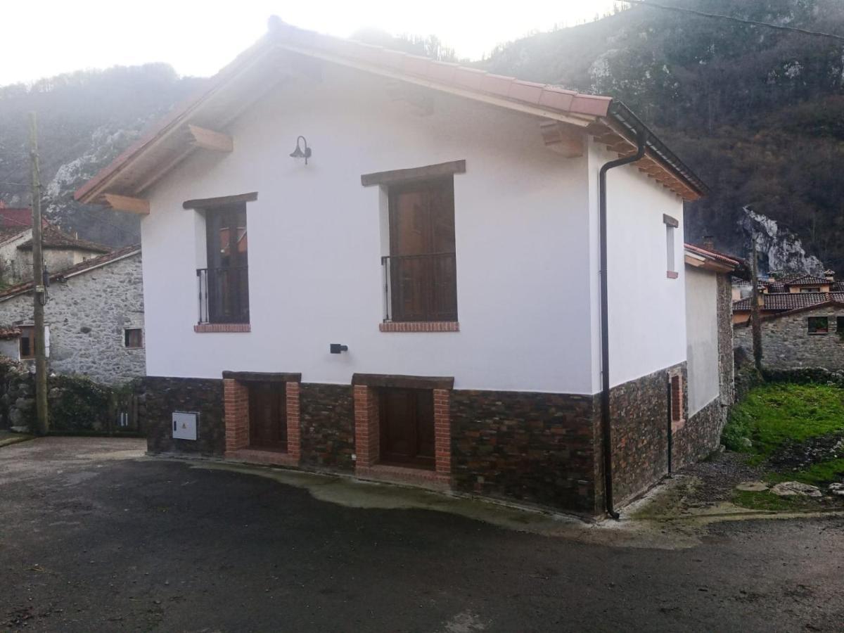 Casa Rural Gueilones, Parque Natural De Ponga Sobrefoz Bagian luar foto