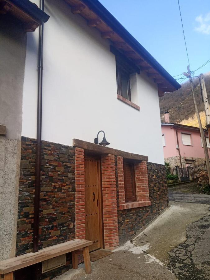 Casa Rural Gueilones, Parque Natural De Ponga Sobrefoz Bagian luar foto