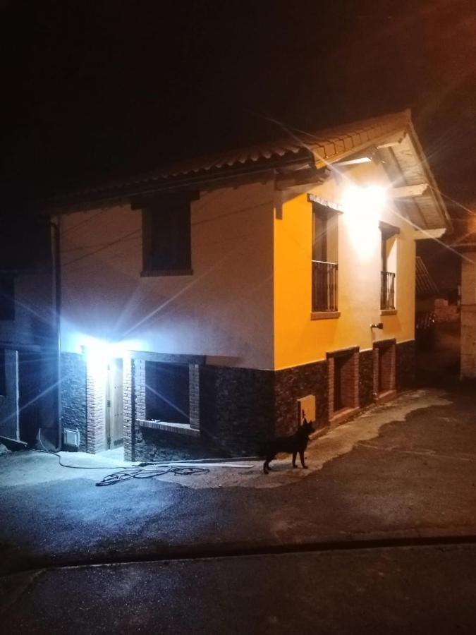 Casa Rural Gueilones, Parque Natural De Ponga Sobrefoz Bagian luar foto